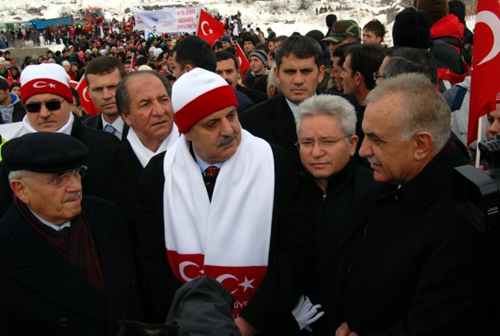 Türkiye şehitlerine yürürdü