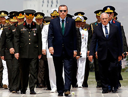 Hükümetin dediği oldu,YAŞ'ta kriz çözüldü işte o isimler