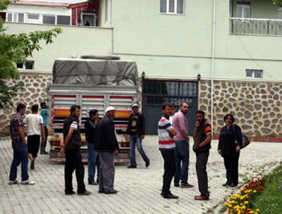 Yardım kolileri fakirlere mi,yandaşlara mı dağıtılacak?