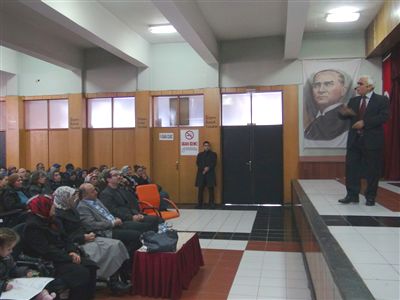 Ailenin çocuğuna iyiliği birbirini sevmesidir