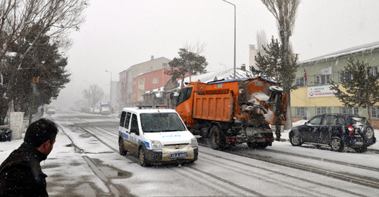 Mart kapıda baktırır, kazma kürek yaktırır