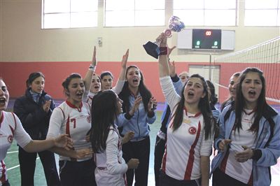 Bayanlar Voleybol'da Şampiyon Posof Lisesi