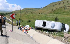 Gurbetçiler trafik kazası geçirdi. 17 yaralı