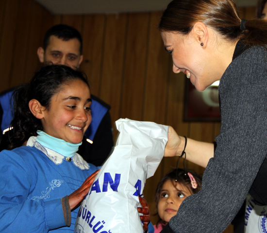 Bulduk'tan muhtaç Öğrencilere kıyafet yardımı