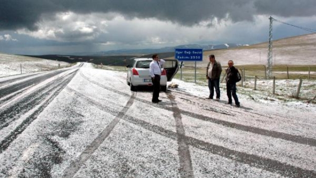Dolu Ardahan'ı Beyaza Bürüdü