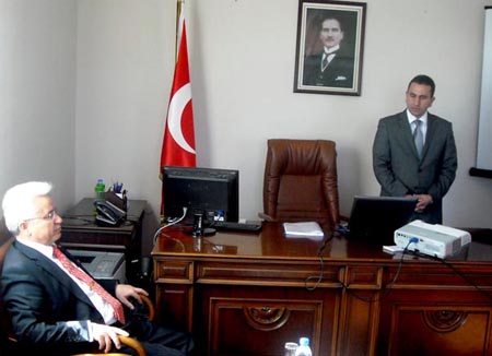 Vali Çıldır&#8217;a çıkarma yaptı