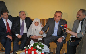 Gürsel Tekin, ''Berfo Ana''yı Ziyaret Etti