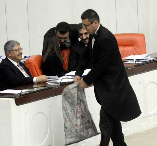 Ensar Öğüt, Meclis'e Kömür Torbasıyla Geldi