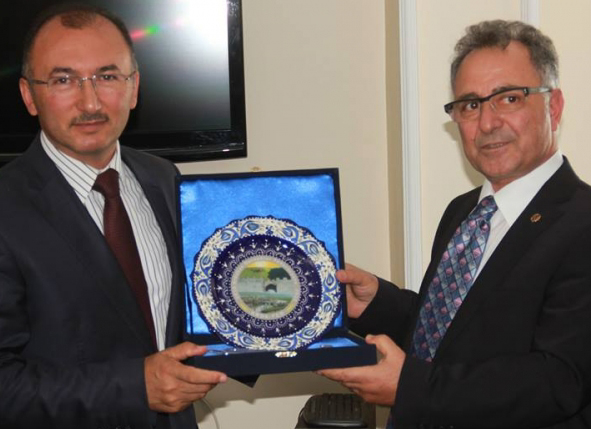 Hiç bir partinin arka bahçesi değiliz!