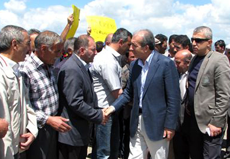 Bakan Eker, Köylülere Çözüm Sözü Verdi