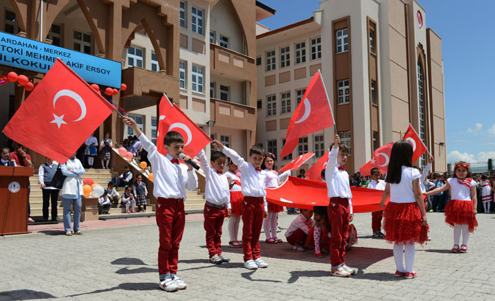 Ardahan'da 22 bin öğrenci karne heyecanı yaşadı