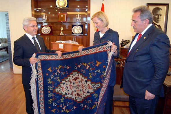 Ankara'da Bakan, Ardahan'da halı kalmadı