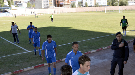 Futbol iyi, sonuç kötü, Göle Spor taraftarı üzdü!