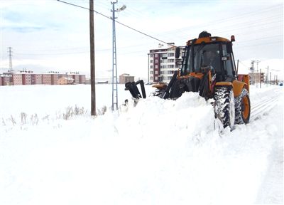 Ardahan'da karla mücadele çalışması sürüyor