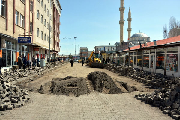 Ardahan Belediyesi, yol yapım çalışmalarına başladı