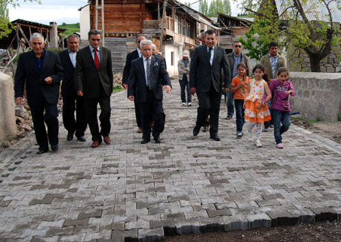 Posof'un köyleri kilit parke ile döşeniyor!