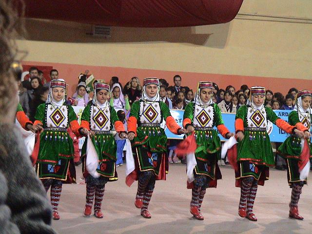 Köylü öğrencilerden kolbastı şov