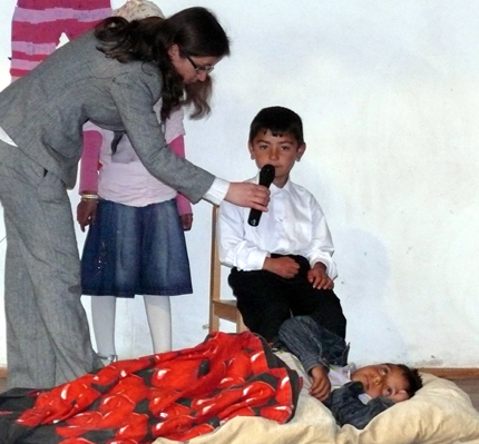 Minik Öğrenciler Annelerin Gönlünü Fethetti