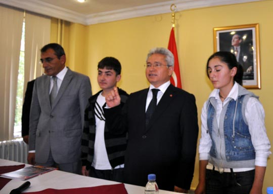 Sayın Valim: Bireysel başarılarla değil, Ardahan'ın genel başarısıyla övünmemiz gerekiyor!
