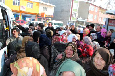 ARDAHAN'DA UMRE YOLCULARI UĞURLANDI