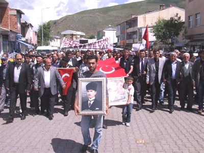 Adliyenin Kapatılmasını Sazlı- Sözlü Protesto Ettiler