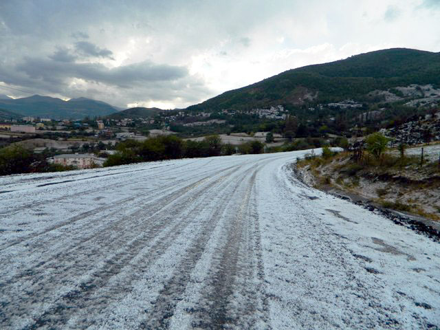 Posof'ta dolu maddi zarara yol açtı