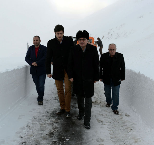 Kardan Yol Kapandı, Sürücüler Mahsur Kaldı