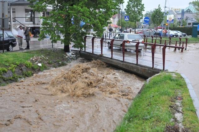 Aşırı yağışlar çiftçiye büyük zarar verdi