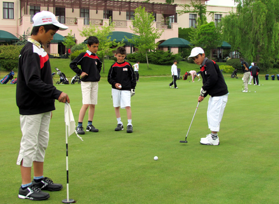 Yazın Golf, kışın Boks öğretiyor