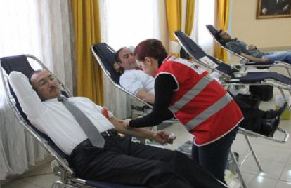 Ardahan Belediyesinden Kızılay'a kan