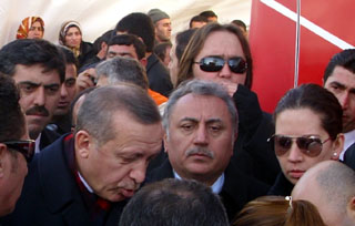 Başbakan Erdoğan, Kaya&#8217;yı başarısından dolayı kutladı