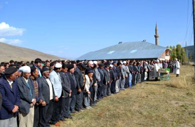 İmam Gözyaşları İçinde Toprağa Verildi