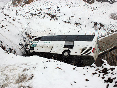 Yolcu otobüsü devrildi: 5 ölü, 36 yaralı