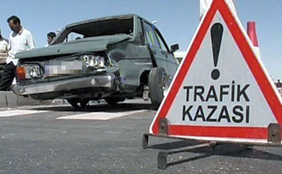 Göle - Şenkaya yolunda trafik kazası 2 ölü!