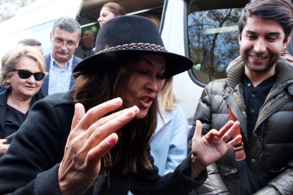 Ardahanlı Hülya, Kobanili Kadınları Ziyaret Etti