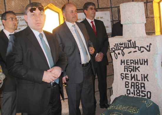 Ünlü Halk Ozanı Aşık Şenlik Unutulmadı