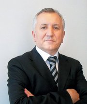 Elinde savaş baltasıyla demokrasi satan gazeteciler