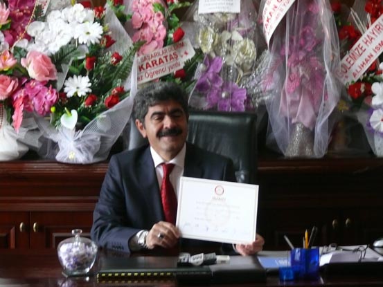 Başkan İsmailoğlu mazbatasını aldı, işe hızlı başladı!