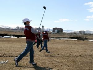 Ardahan meralarında golf antrenmanları başladı