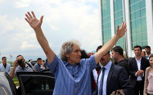 Gözyaşlarını tutamayan Korkmaz'a hüzünlü veda