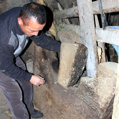Evinden Tarihi Eser Çıktı, Yoksulluktan Kurtulamadı