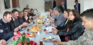 Hanak Protokolü kahvaltılıda buluştu