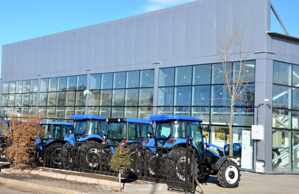 Toprak Petrol New Holland plazası açıldı