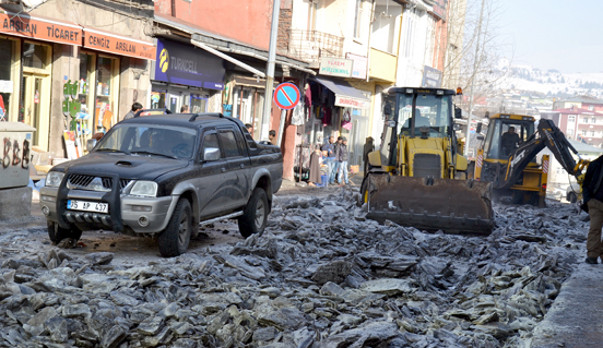 Ardahan'da Cemre buza, Belediye sahaya indi