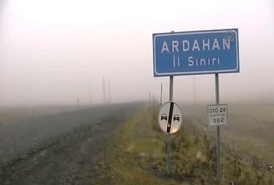 Ardahan-Artvin karayolunda sis engeli