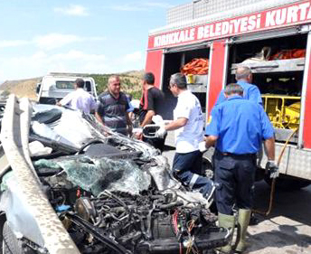 Ardahan'a gelirken kaza geçirdiler