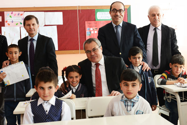 Vali Ahmet Denizden öğrencilere uyarı!
