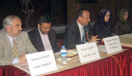 Müftülüğü&#039;nün &#039;Aile&#039;  konulu paneline yoğun ilgi