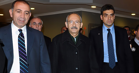 Üçe bölünen CHP'de 'çarşaf' sıkıntısı