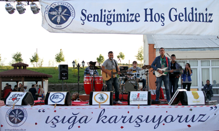 ARÜ&#8217;de Bahar Şenliği Coşkusu